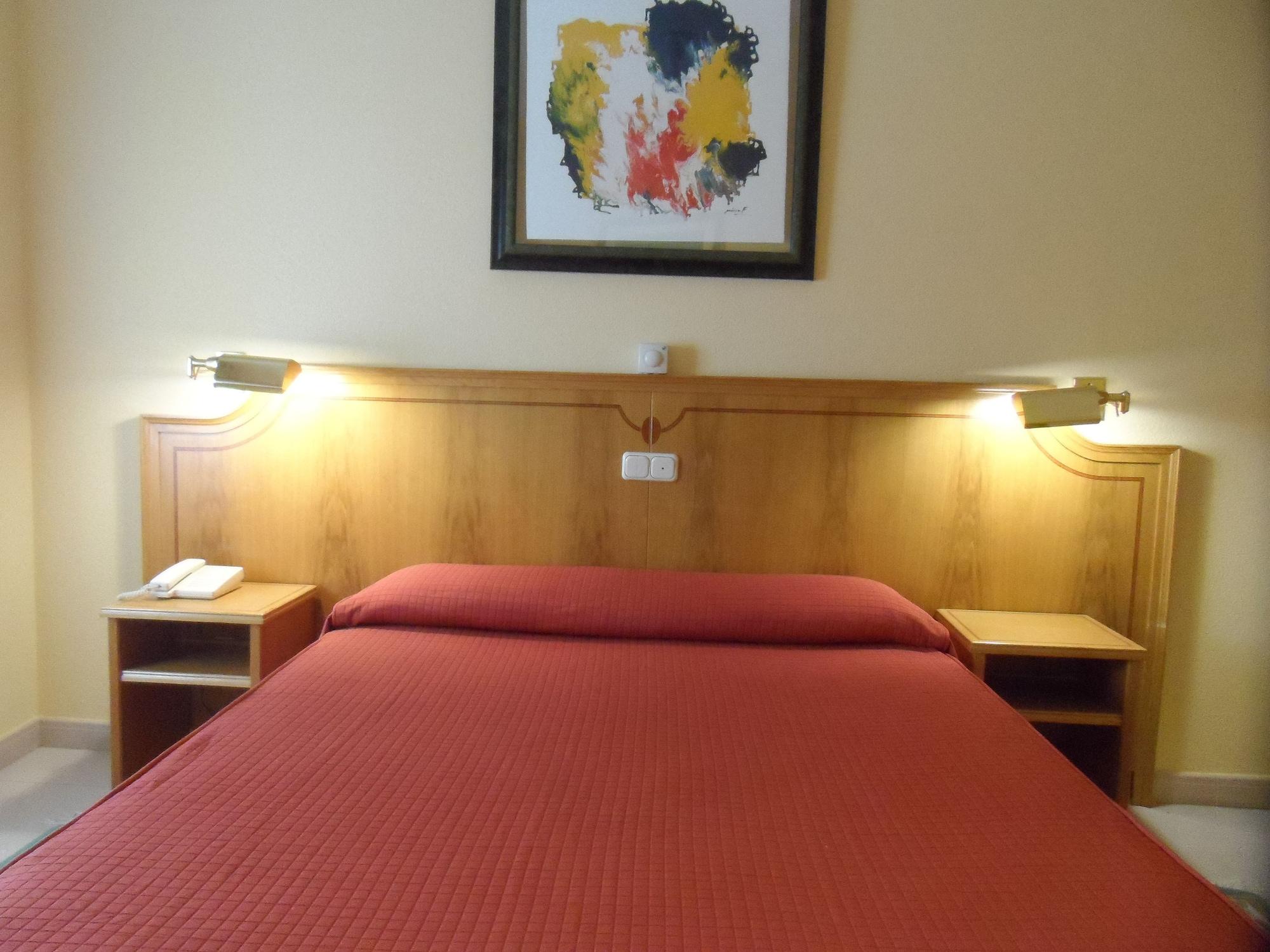 Hotel Rey Arturo Burgos Villagonzalo Pedernales Esterno foto