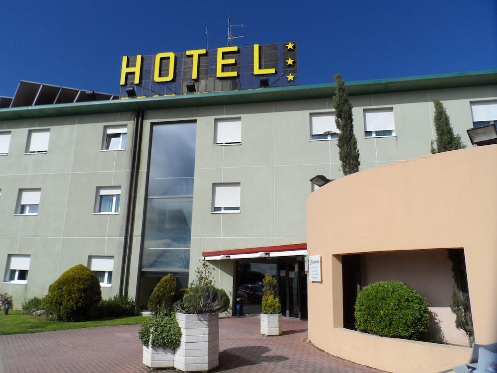 Hotel Rey Arturo Burgos Villagonzalo Pedernales Esterno foto