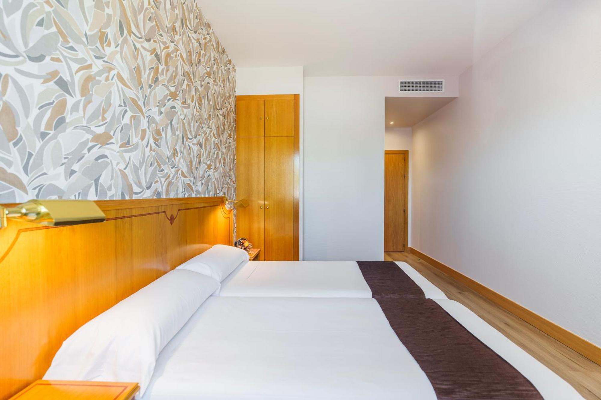 Hotel Rey Arturo Burgos Villagonzalo Pedernales Esterno foto
