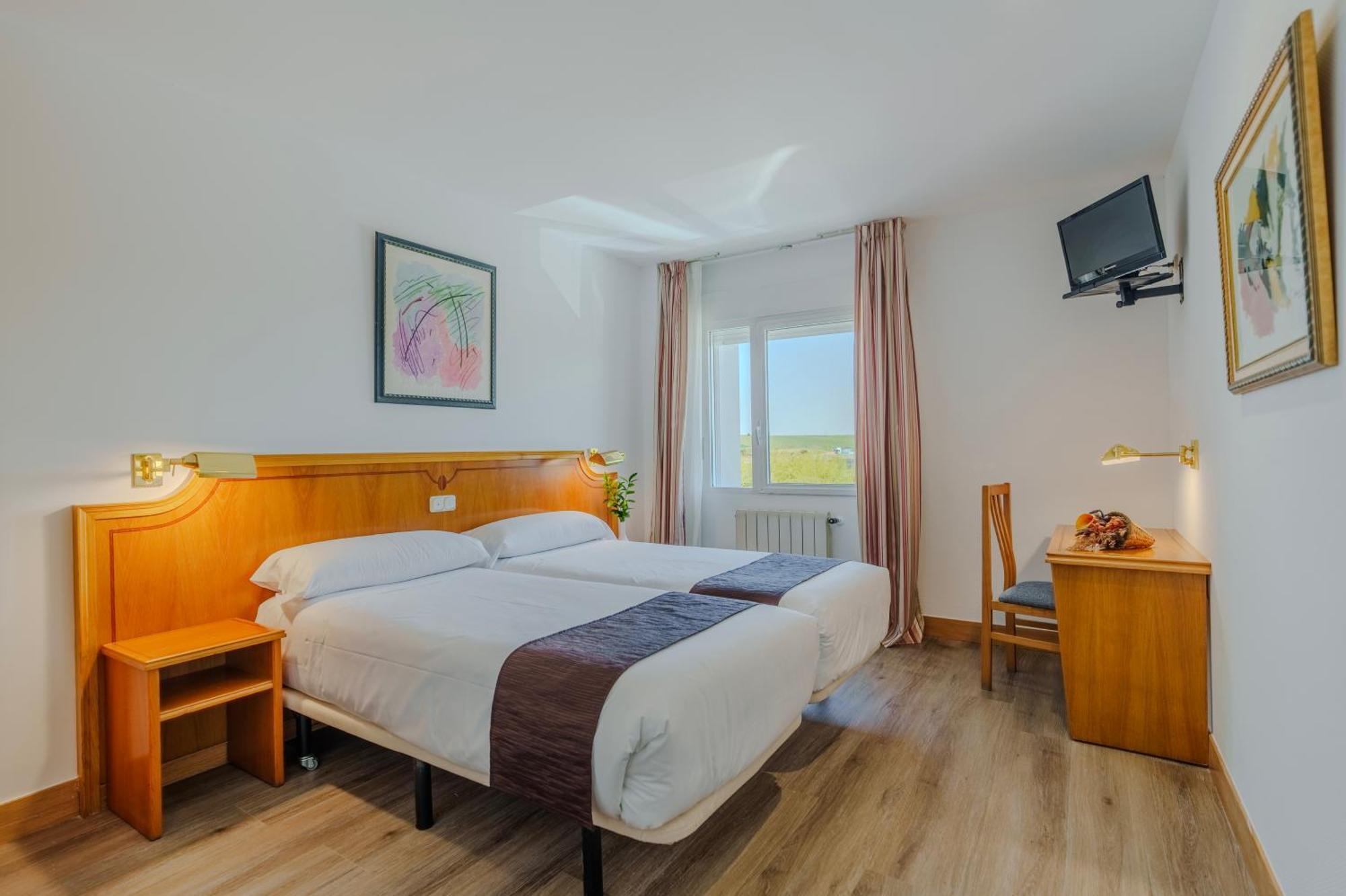 Hotel Rey Arturo Burgos Villagonzalo Pedernales Esterno foto