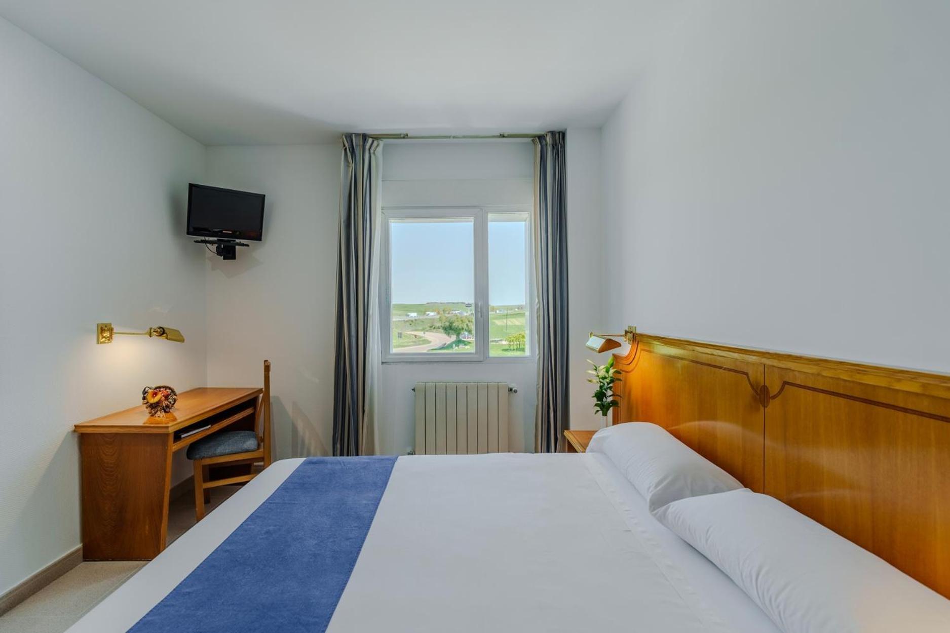 Hotel Rey Arturo Burgos Villagonzalo Pedernales Esterno foto