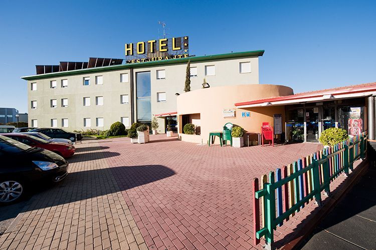 Hotel Rey Arturo Burgos Villagonzalo Pedernales Esterno foto
