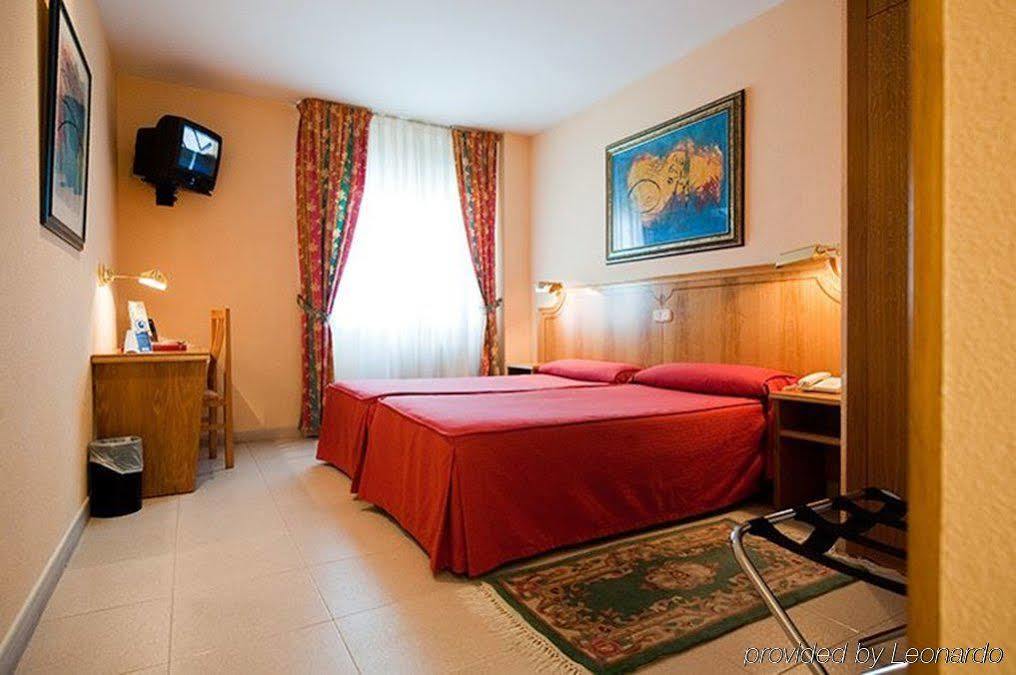Hotel Rey Arturo Burgos Villagonzalo Pedernales Esterno foto