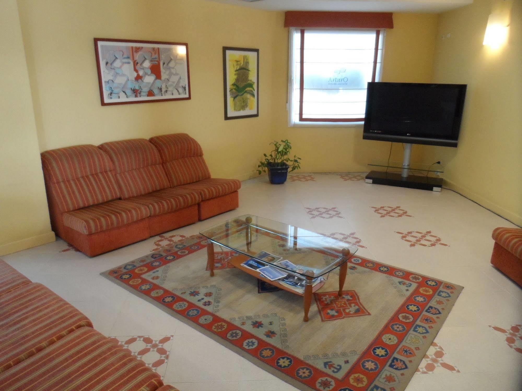 Hotel Rey Arturo Burgos Villagonzalo Pedernales Esterno foto