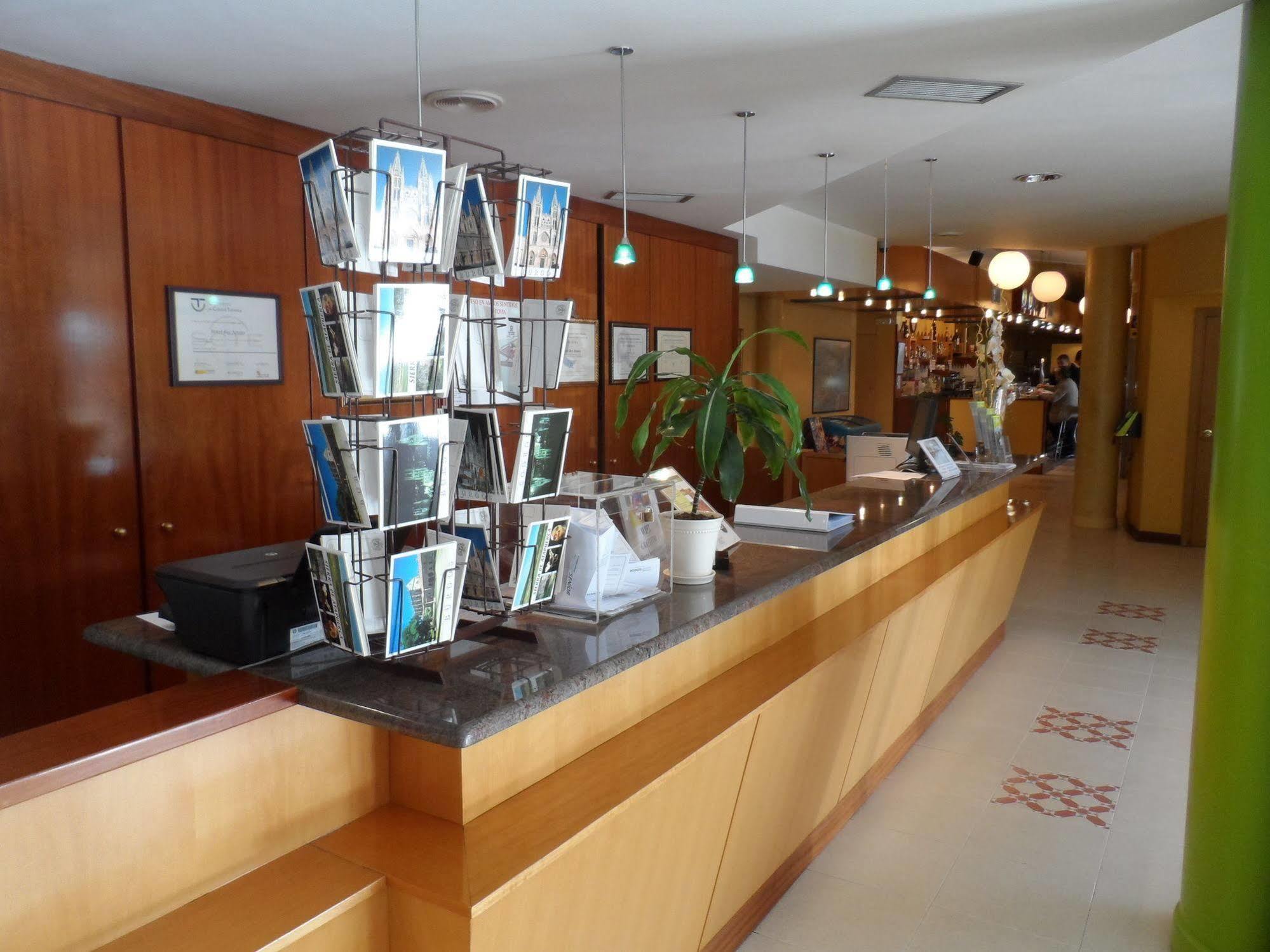 Hotel Rey Arturo Burgos Villagonzalo Pedernales Esterno foto